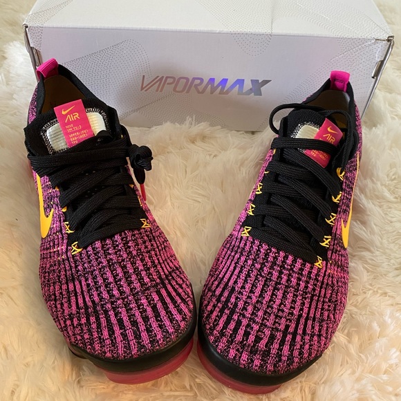 WOMEN´S NIKE AIR VAPORMAX FLYKNIT 3 RUNNING SHOES